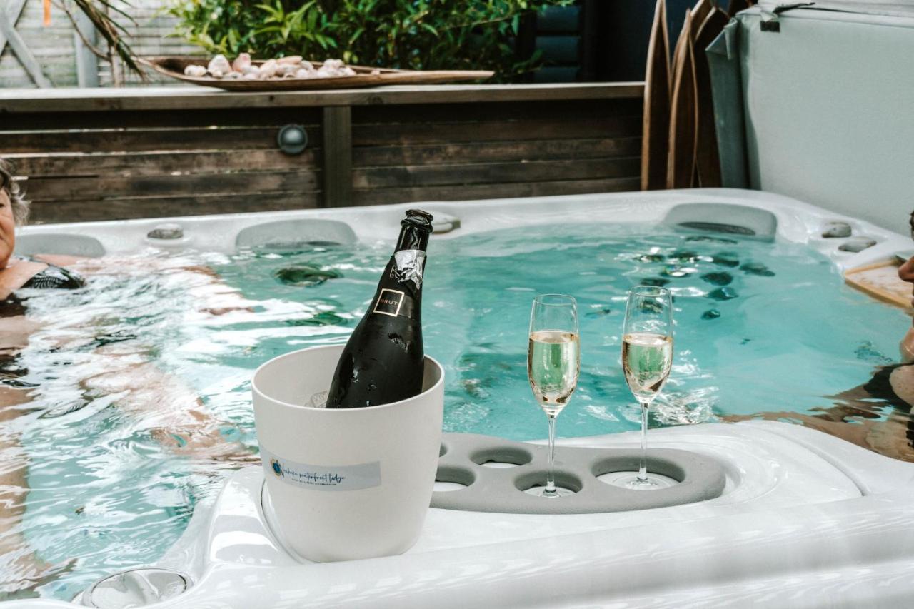 Waiheke Waterfront Lodge Oneroa Екстериор снимка